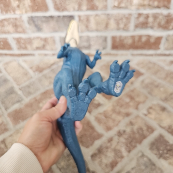Jurassic World Mega Destroyer Blue Carcharodontosaurus - Picture 4 of 7